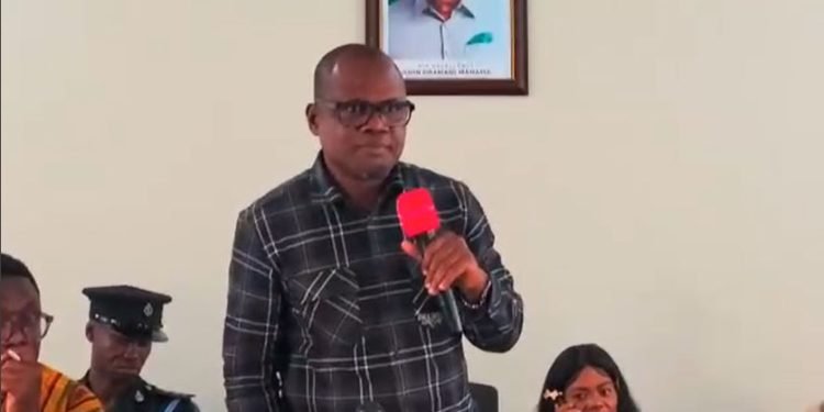Central Regional Minister threatens staff cuts at Awutu Senya East Assembly