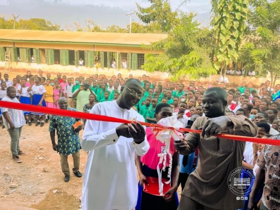 Dr Mohammed Amin Adam inaugurates a block of twelve classrooms for his former school