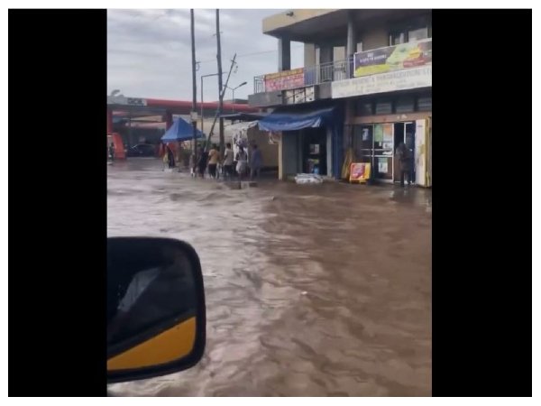 Watch as heavy downpour causes flooding, gridlock at Kaneshie Pamprom