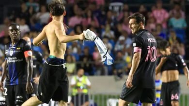 Messi tackled by pitch invader in Inter Miami game